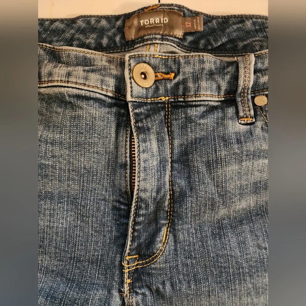 Torrid Women's High-Waisted Demin Shorts - Picture 5 of 8